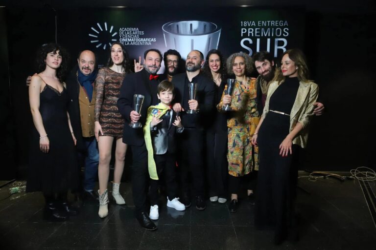 PREMIOS SUR-MEJOR PELICULA, MEJOR DIRECTOR Y VESTUARIO